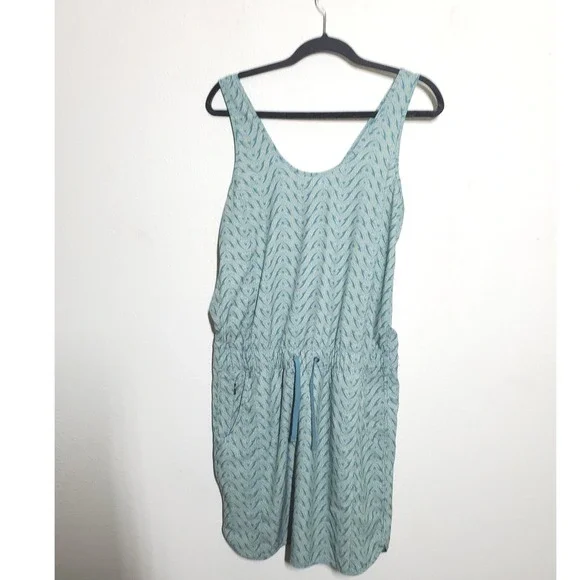 Patagonia Fleetwith Dress Women's‎ Medium Athletic Hiking Outdoor Green Pockets - Picture 13 of 14